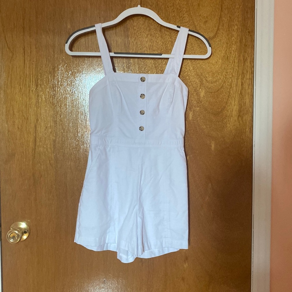 Abercrombie and Fitch White Romper Size XSP (NWT)